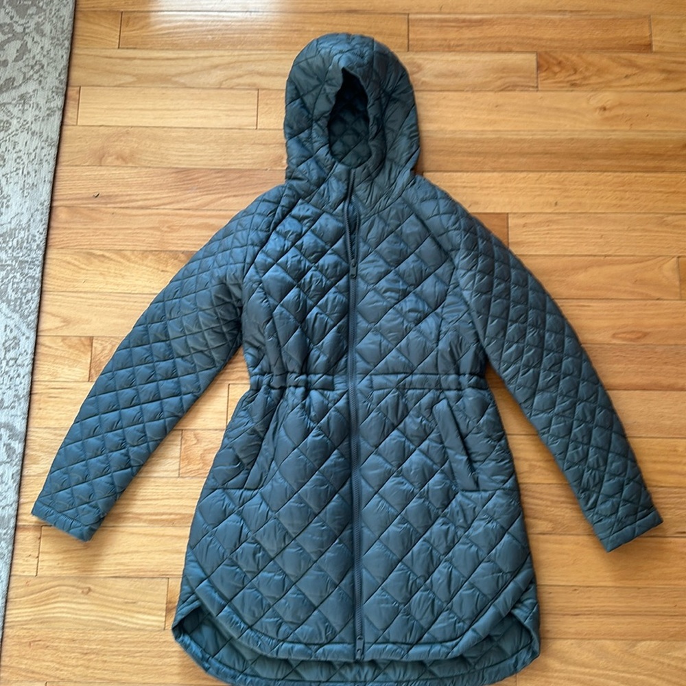 Athleta women’s WHISPER FEATHERLESS PUFFER PARKA